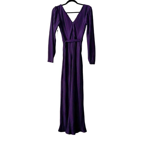 NWT GUESS Pleated Woven Faux-Wrap V-Neck Evening Maxi Dress Purple Sz 0 - Picture 3 of 8